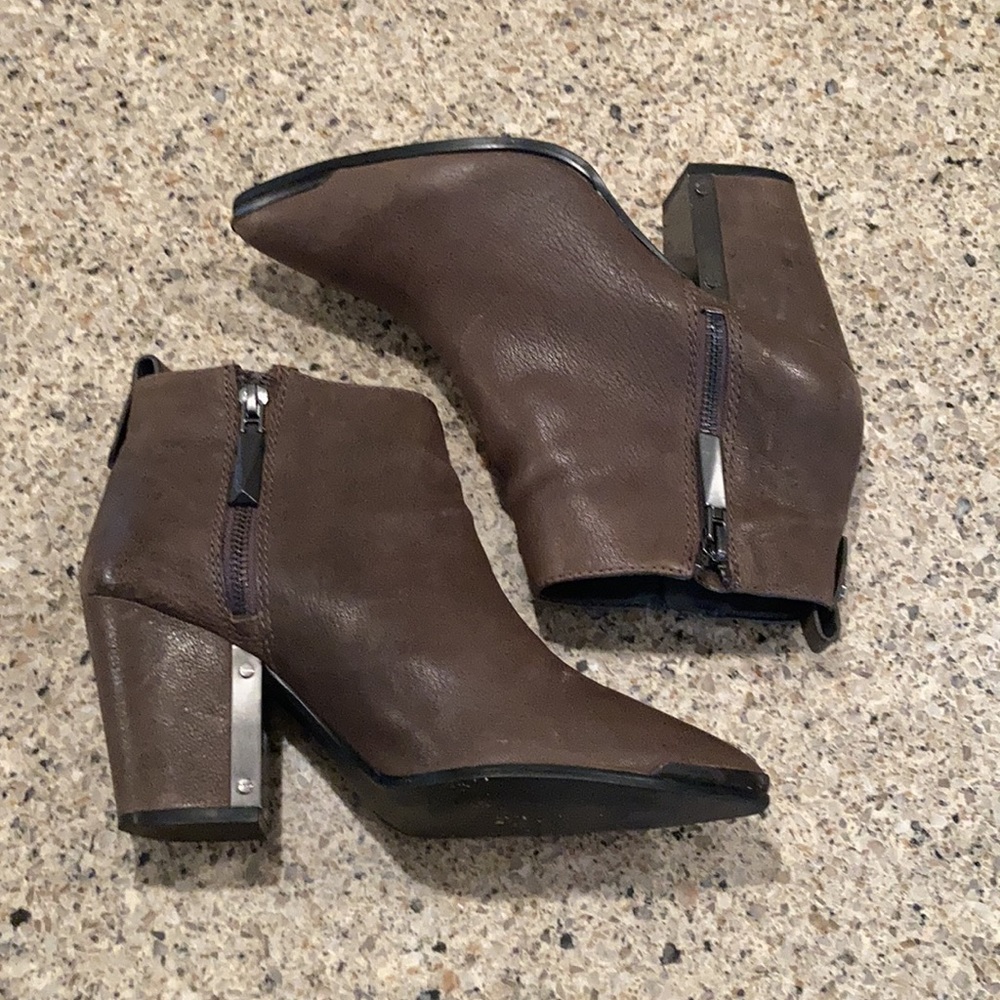 7.5 Women’s Vince Camuto Amori Bootie - Picture 8 of 10